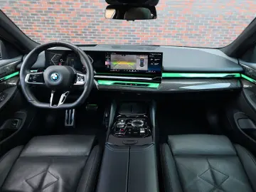 BMW 550e xDrive   Pano - Bowers&Wilkins