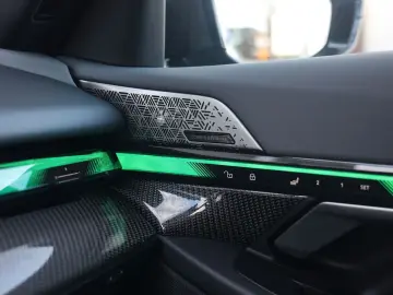 BMW 550e xDrive   Pano - Bowers&Wilkins