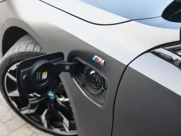 BMW 550e xDrive   Pano - Bowers&Wilkins