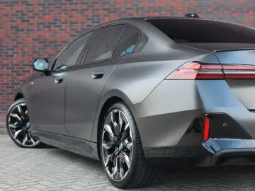 BMW 550e xDrive   Pano - Bowers&Wilkins