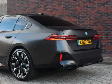 BMW 550e xDrive   Pano - Bowers&Wilkins