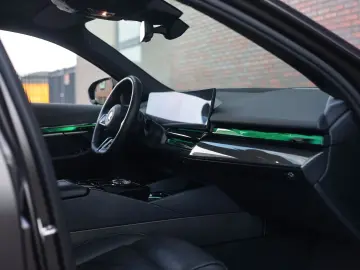 BMW 550e xDrive   Pano - Bowers&Wilkins