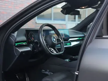 BMW 550e xDrive   Pano - Bowers&Wilkins