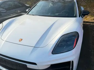 PORSCHE Panamera 4 E-Hybrid