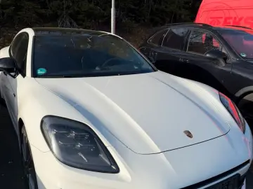 PORSCHE Panamera 4 E-Hybrid