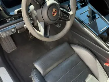 PORSCHE Panamera 4 E-Hybrid