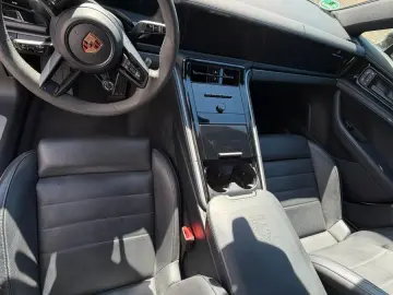 PORSCHE Panamera 4 E-Hybrid
