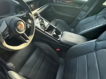 PORSCHE Panamera 4 E-Hybrid