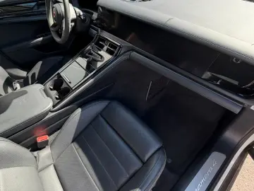 PORSCHE Panamera 4 E-Hybrid