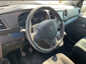 Peugeot Traveller 2.0 BlueHDi Active 8 Locuri