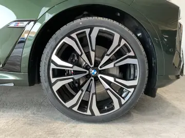 BMW X7 M60i   Seat ventilation   Panoramic   HeadUP