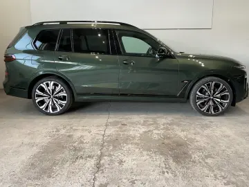 BMW X7 M60i   Seat ventilation   Panoramic   HeadUP