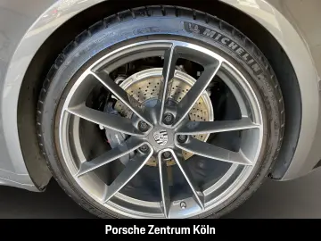 PORSCHE 992 (911) Carrera 4