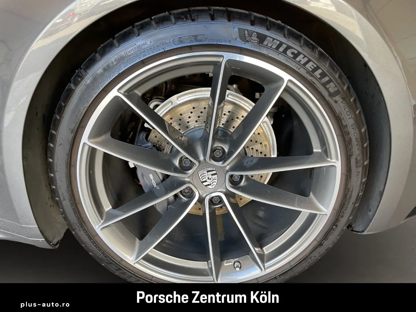 PORSCHE 992 (911) Carrera 4