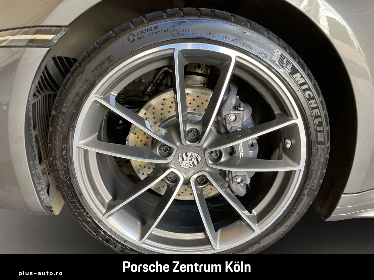 PORSCHE 992 (911) Carrera 4