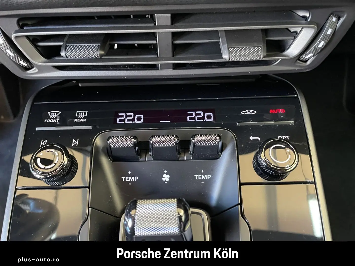 PORSCHE 992 (911) Carrera 4