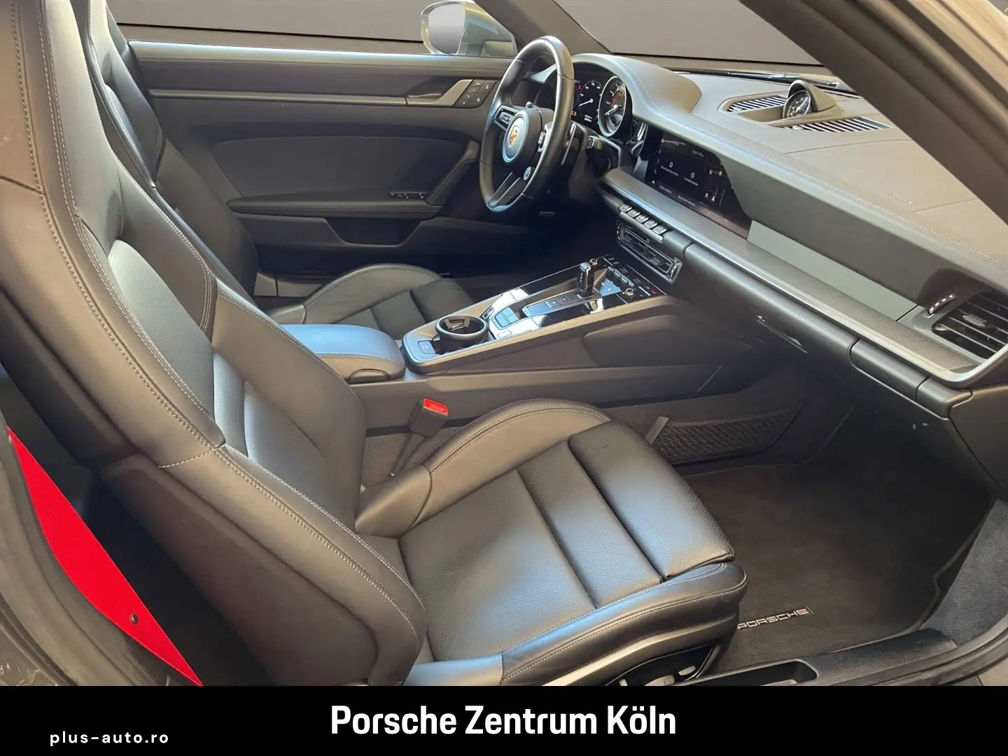 PORSCHE 992 (911) Carrera 4