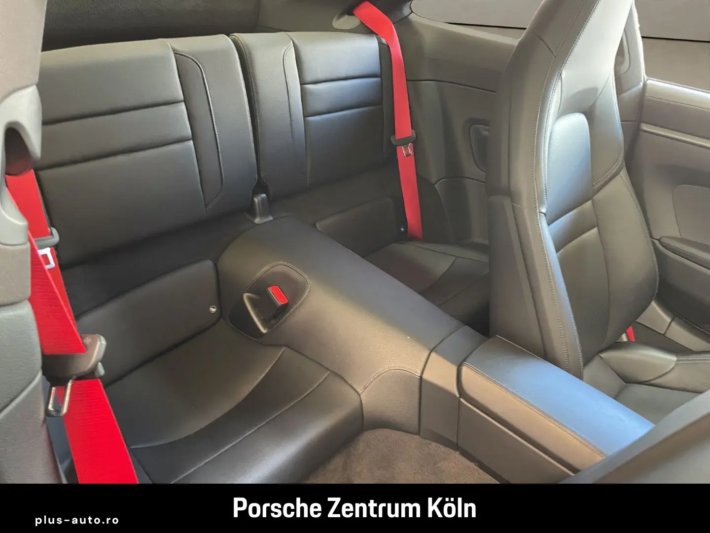 PORSCHE 992 (911) Carrera 4