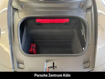 PORSCHE 992 (911) Carrera 4