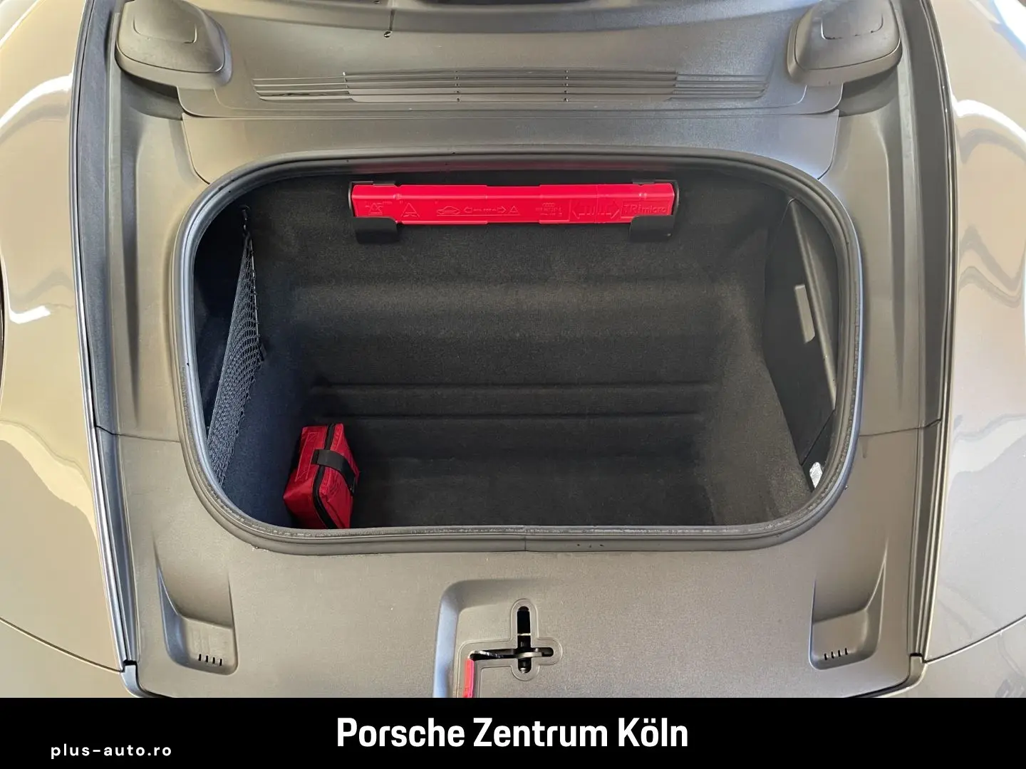 PORSCHE 992 (911) Carrera 4