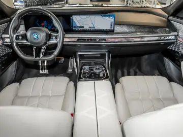 BMW i7 M70 xDrive Pano Executive Lounge DAProf PAPro