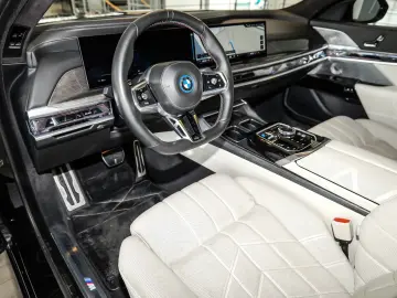 BMW i7 M70 xDrive Pano Executive Lounge DAProf PAPro