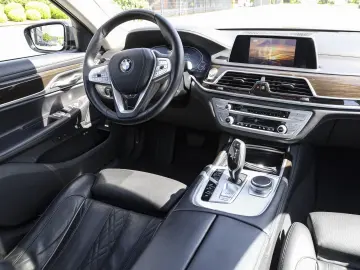 BMW 745e iPerformance Limousine