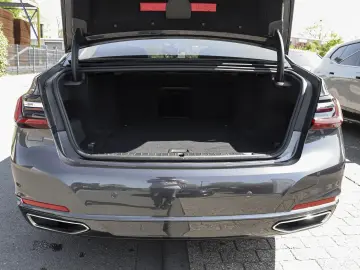 BMW 745e iPerformance Limousine