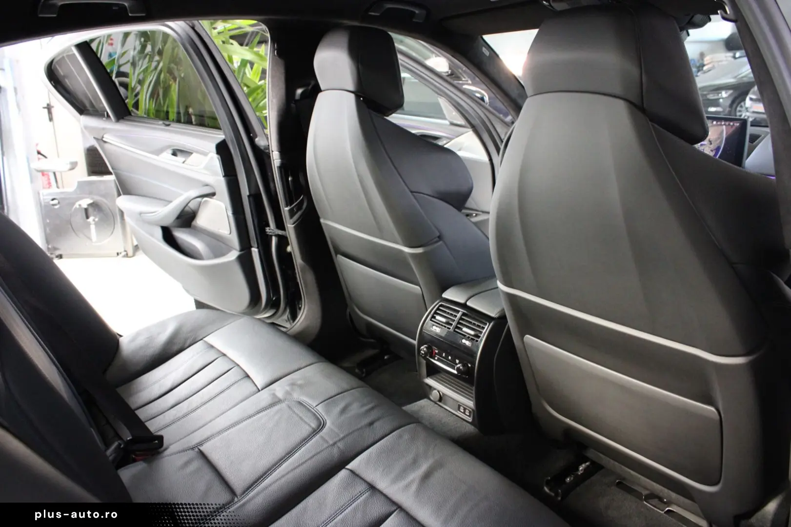 BMW 545e xDrive Scaune M  SoftClose  360   H&K