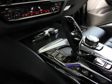 BMW 545e xDrive Scaune M  SoftClose  360   H&K