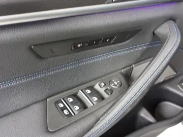 BMW 545e xDrive Scaune M  SoftClose  360   H&K