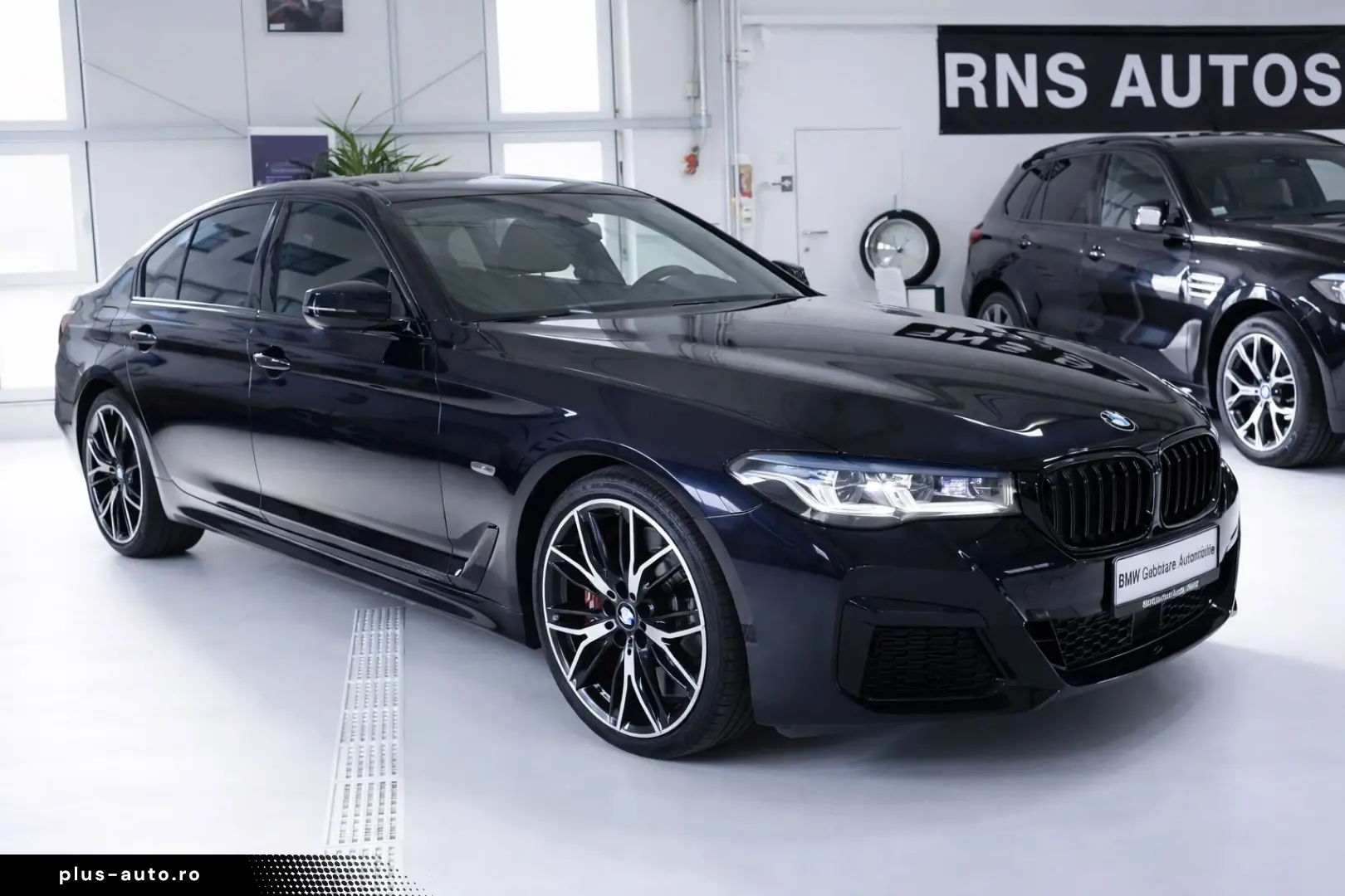 BMW 545e xDrive Scaune M  SoftClose  360   H&K