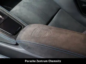 PORSCHE 718 Cayman GT4 RS