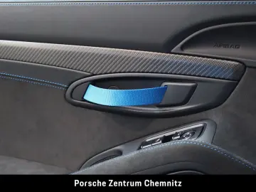 PORSCHE 718 Cayman GT4 RS