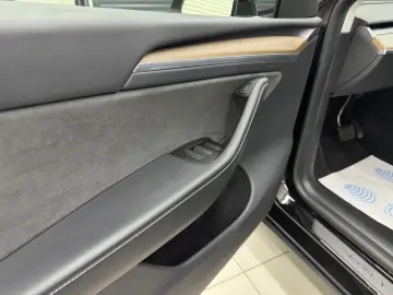 Tesla Model Y AWD Dual Motor