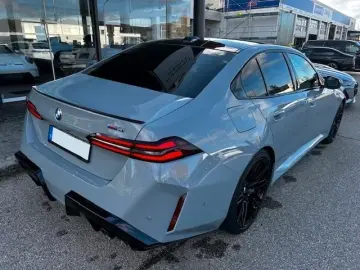 BMW M5 Limousine Brooklyn-Red M Drivers