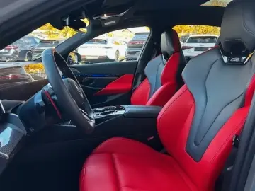 BMW M5 Limousine Brooklyn-Red M Drivers