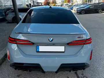 BMW M5 Limousine Brooklyn-Red M Drivers