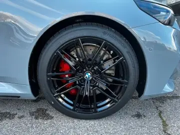 BMW M5 Limousine Brooklyn-Red M Drivers