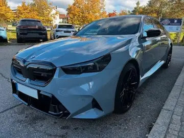 BMW M5 Limousine Brooklyn-Red M Drivers