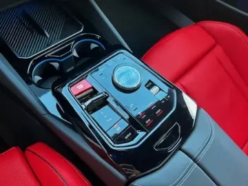 BMW M5 Limousine Brooklyn-Red M Drivers