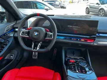 BMW M5 Limousine Brooklyn-Red M Drivers