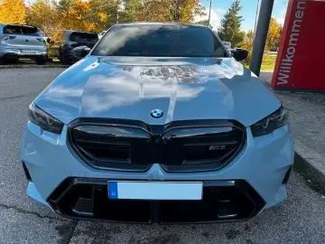 BMW M5 Limousine Brooklyn-Red M Drivers