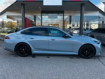 BMW M5 Limousine Brooklyn-Red M Drivers