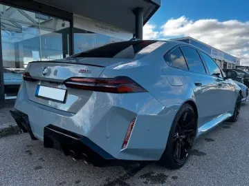 BMW M5 Limousine Brooklyn-Red M Drivers