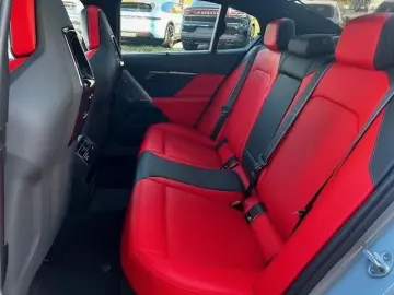 BMW M5 Limousine Brooklyn-Red M Drivers