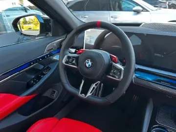 BMW M5 Limousine Brooklyn-Red M Drivers