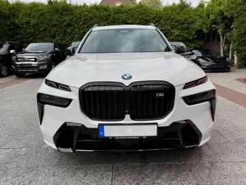 BMW X7 M60i  Sky Lounge Carbonpaket 23 Zoll 7-Sitzer