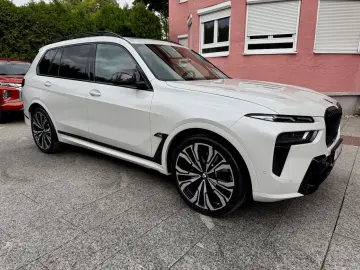 BMW X7 M60i  Sky Lounge Carbonpaket 23 Zoll 7-Sitzer