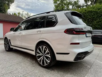 BMW X7 M60i  Sky Lounge Carbonpaket 23 Zoll 7-Sitzer